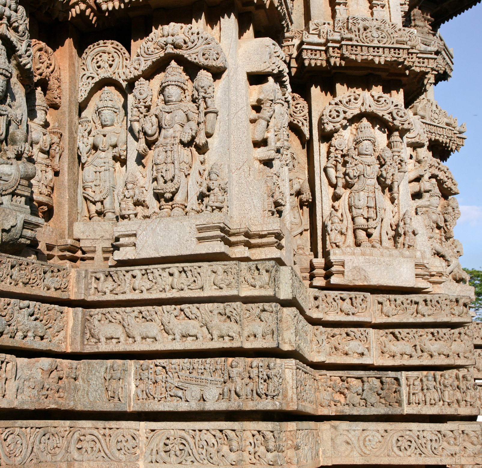 Temple de Somnathpur: autres détails de la décoration aux motifs délicats.