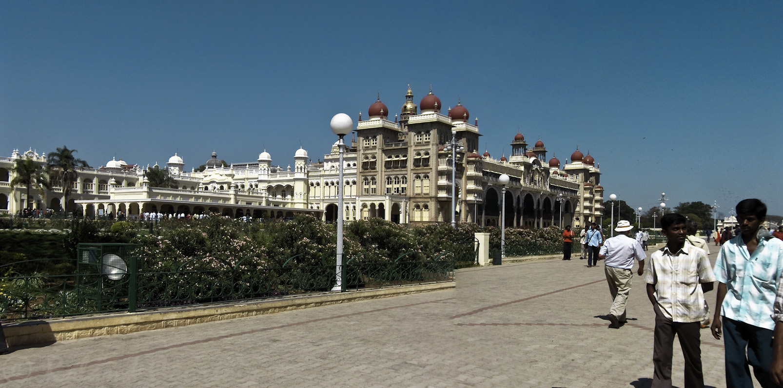 Esplanade devant le palais du Maharaja.