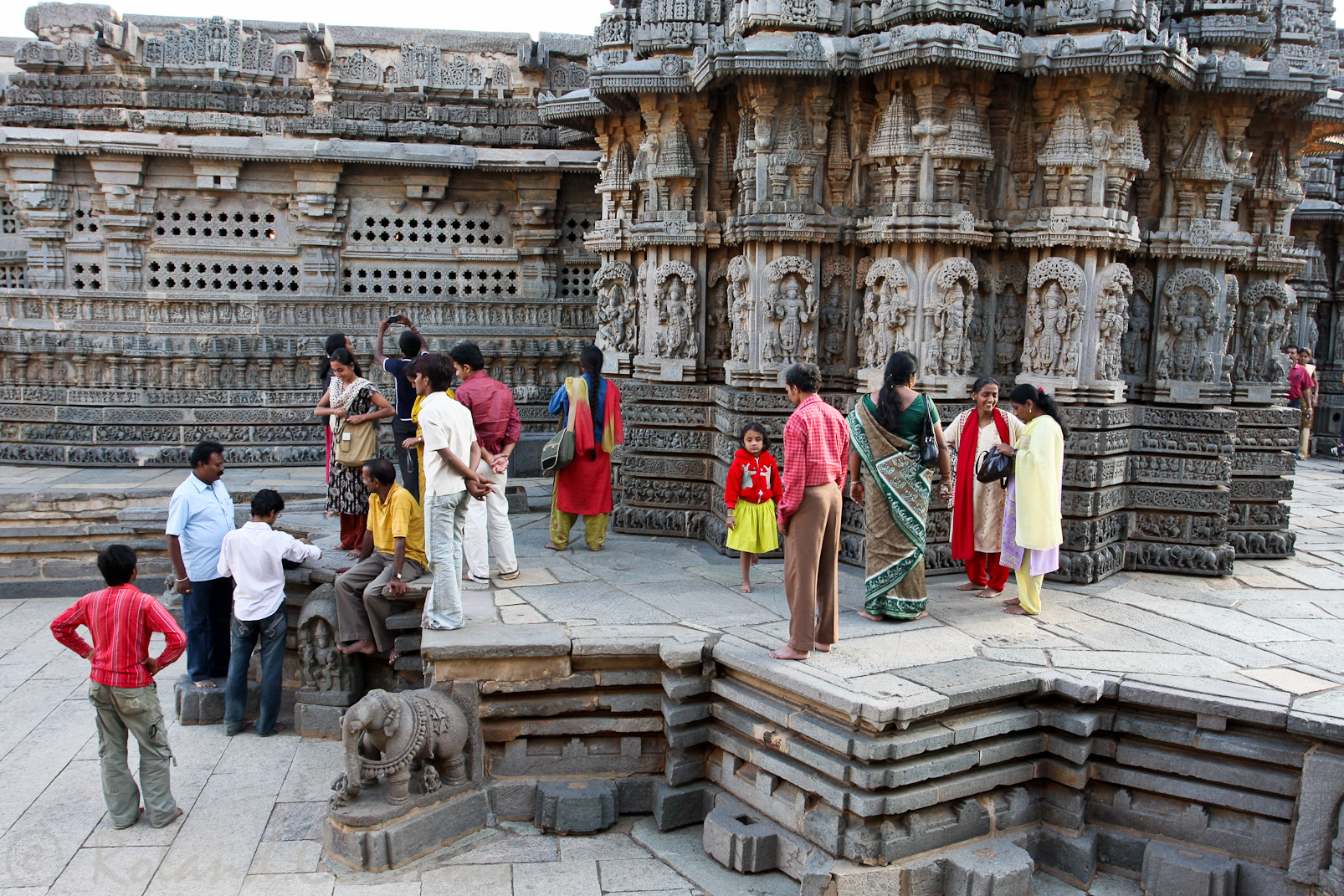 Temple de Somnathpur: touristes indiens.