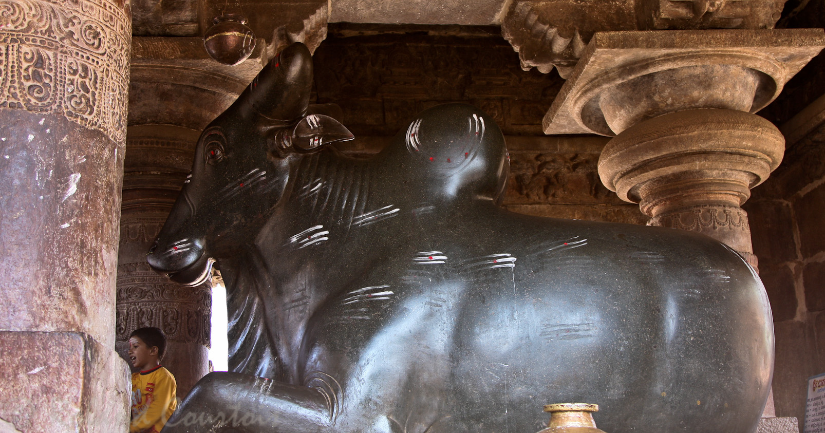 Temple de Virupaksha: Nandi en splendeur.