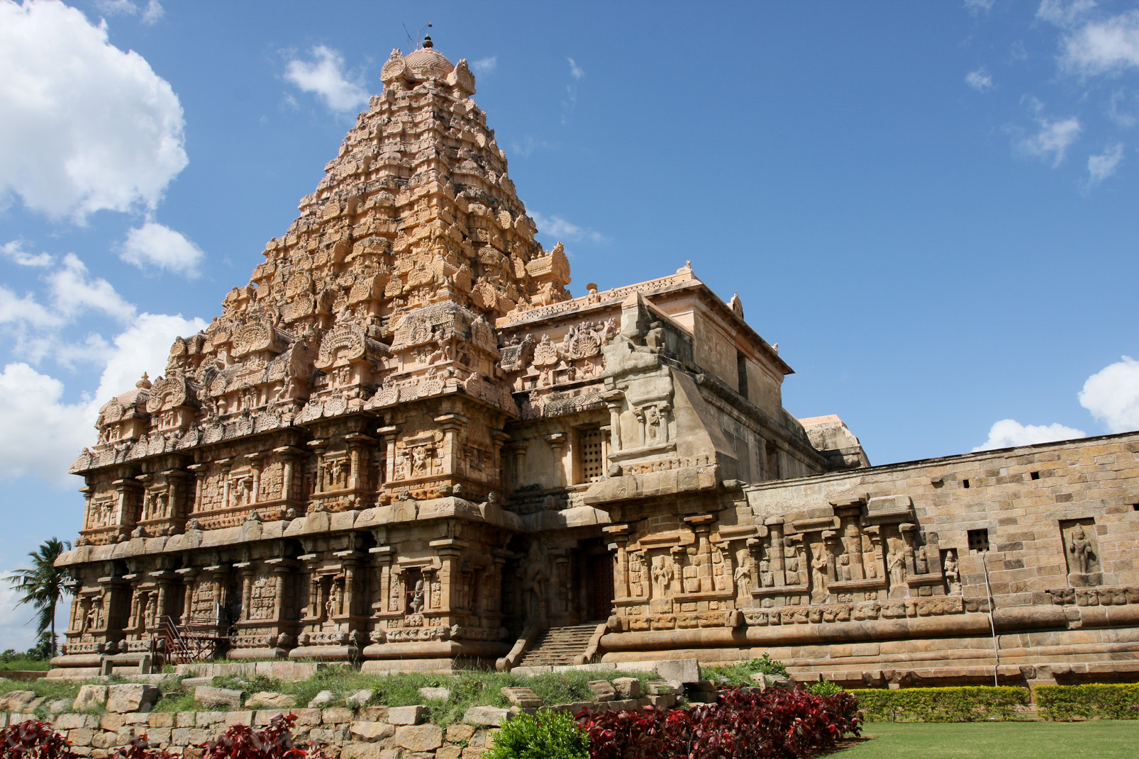 Temple de Pragatishwara: le mandapa et le sanctuaire