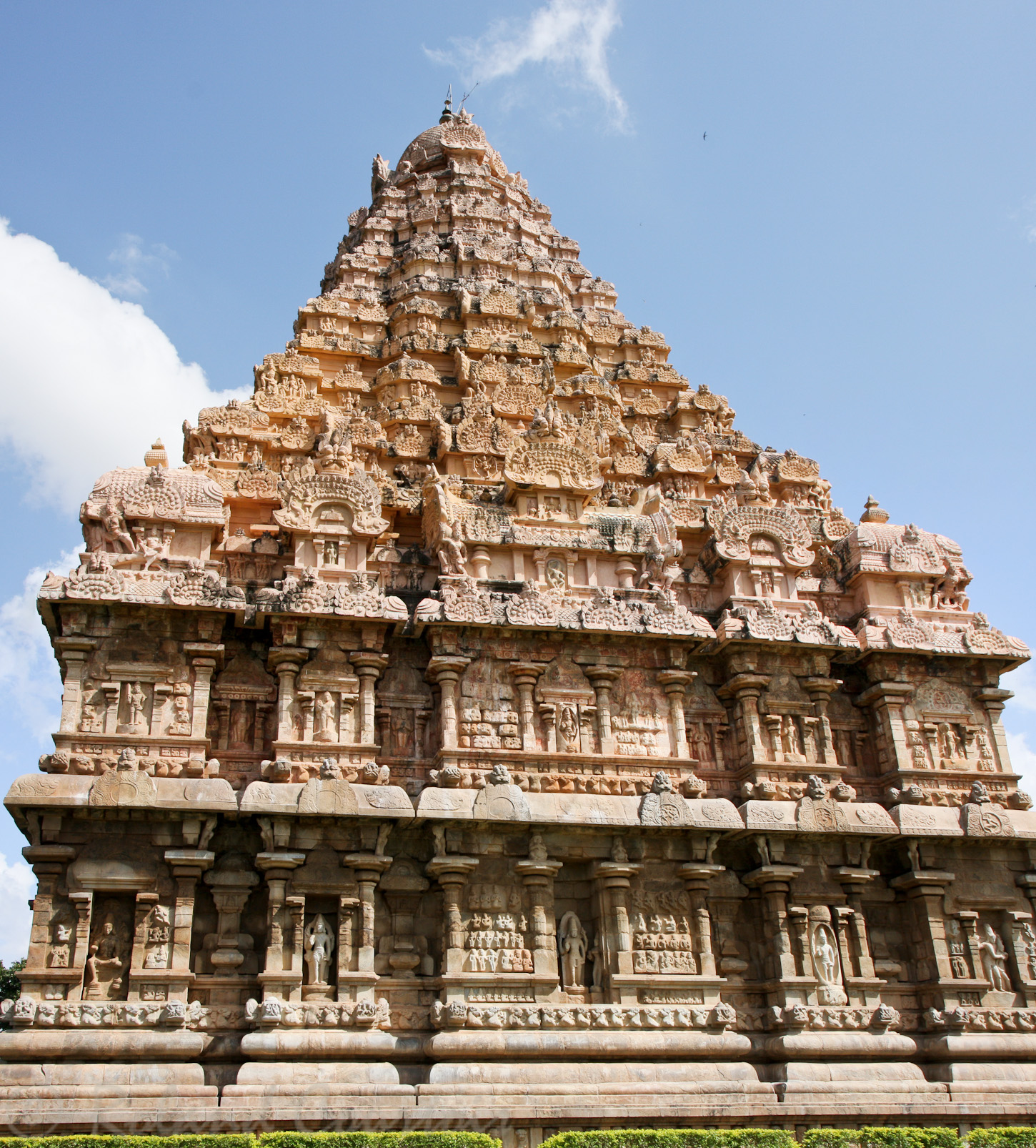 Temple de Pragatishwara: façade Ouest du sanctuaire