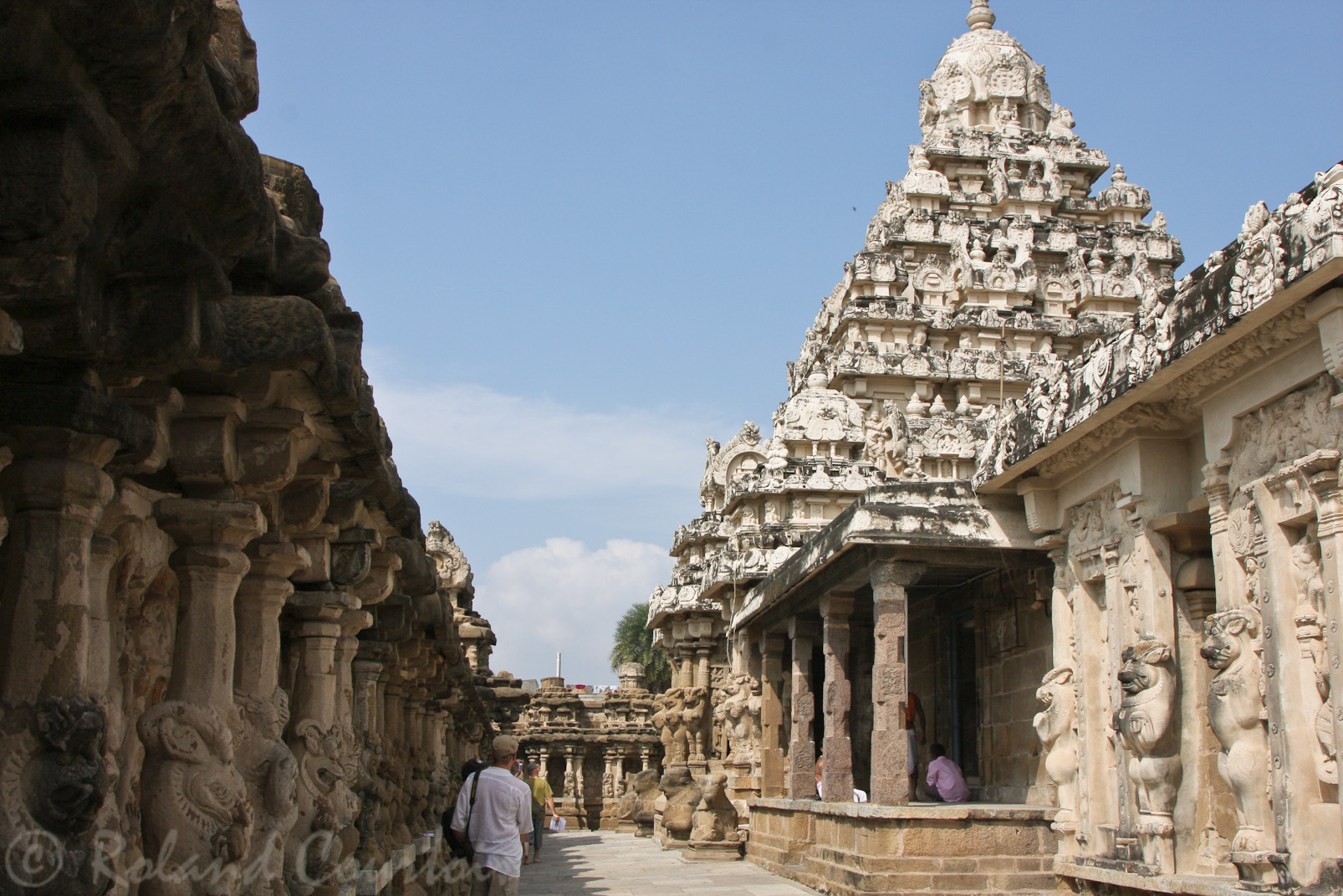 Temple de Kailashanatha. Coté gauche du temple