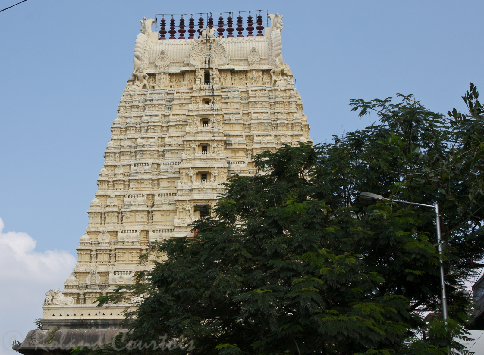 Temple d'Ekambareshvara. Gopuram d'entrée haut de 58 m.