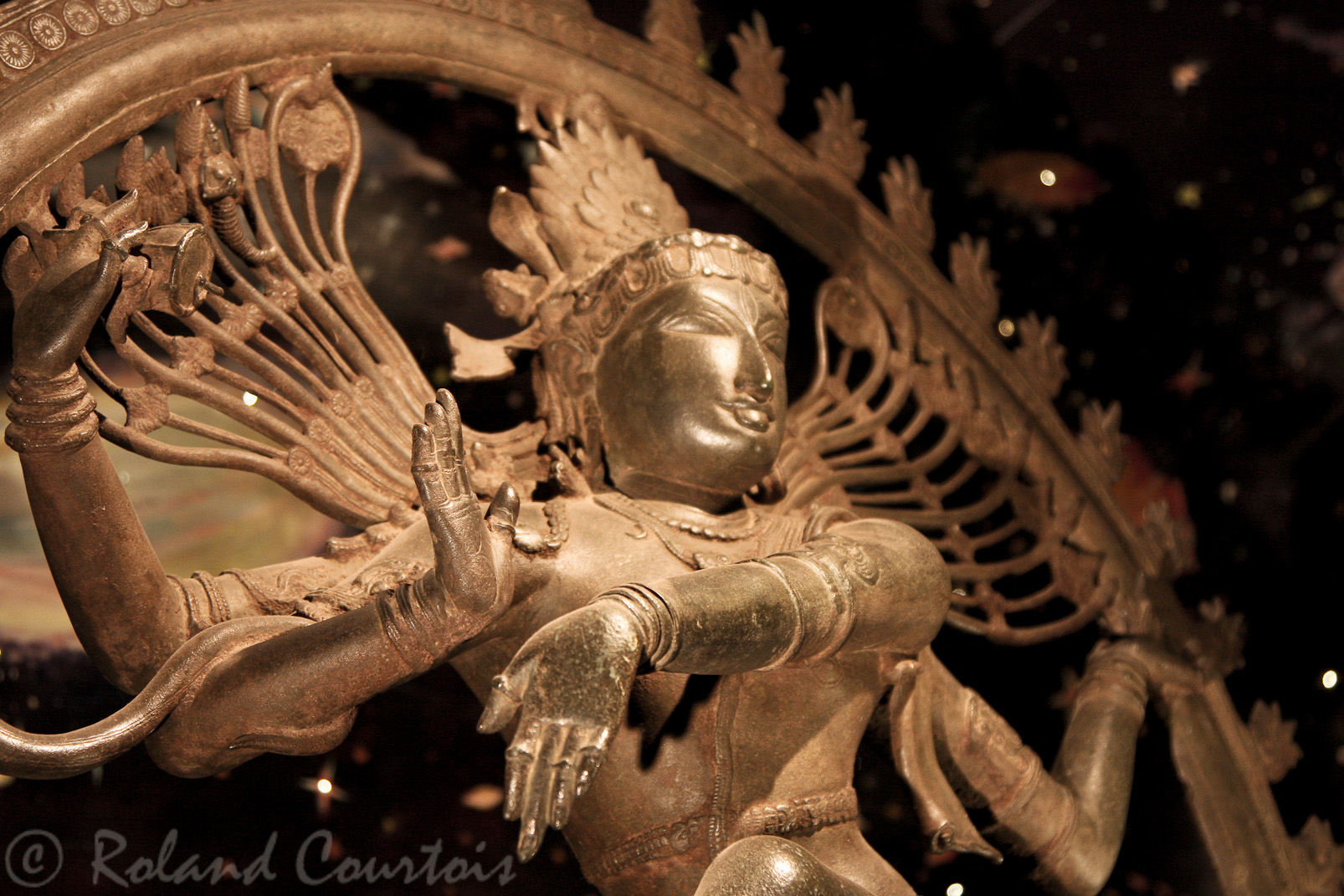 Madras, musée: Nataraja. Où l'on remarque bien les nattes qui volent dans tous les sens.