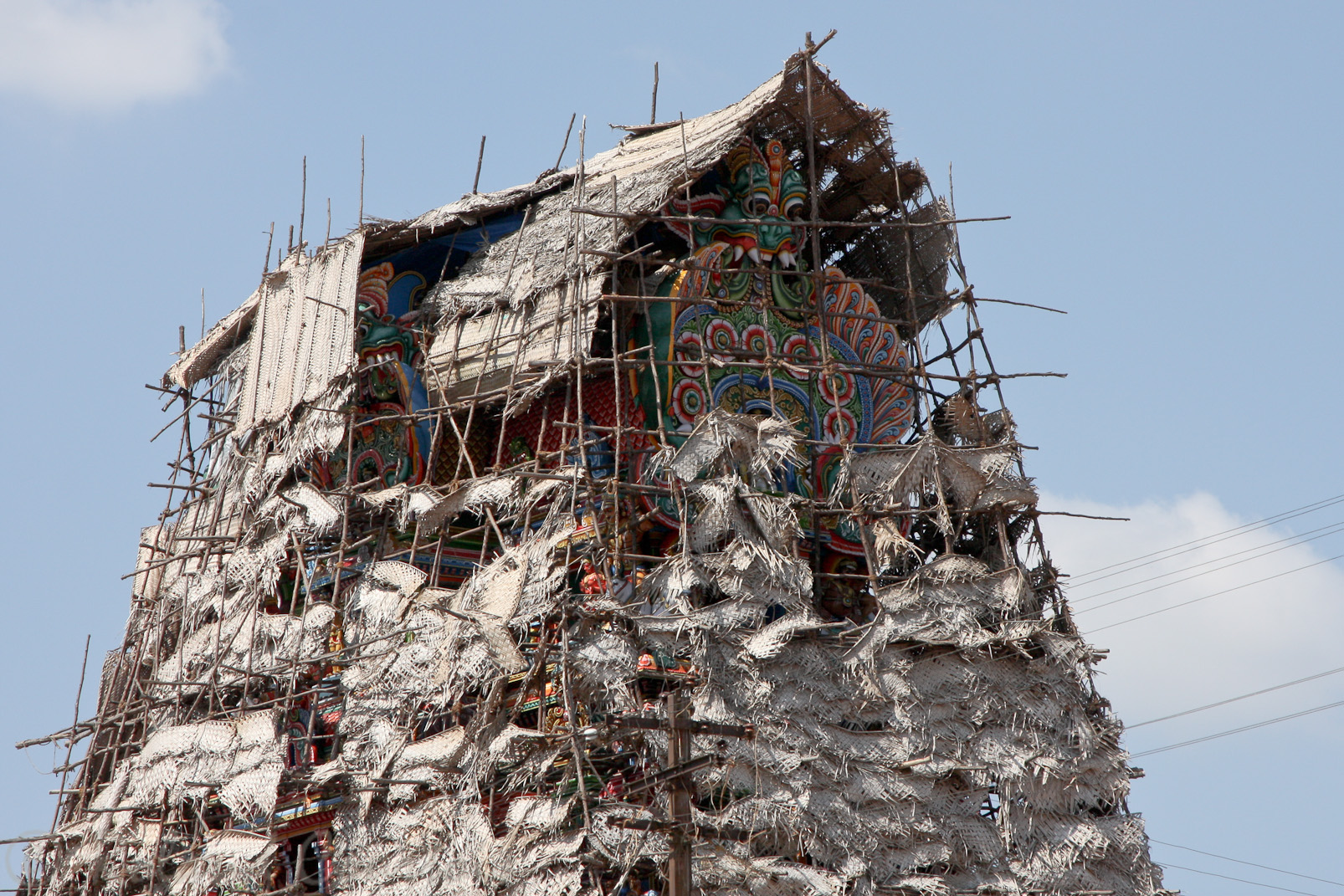 Temple de Minakshi: le sommet du vimana de Sundareshwara en cours de restauration.