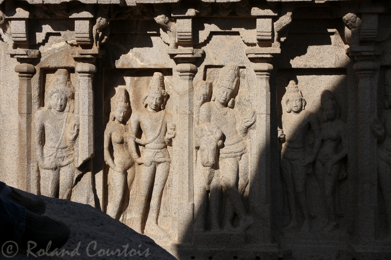 Rathas du Sud: Ratha d'Arjuna dédié à Shiva, de nombreuses divinités en ornent les murs extérieurs.