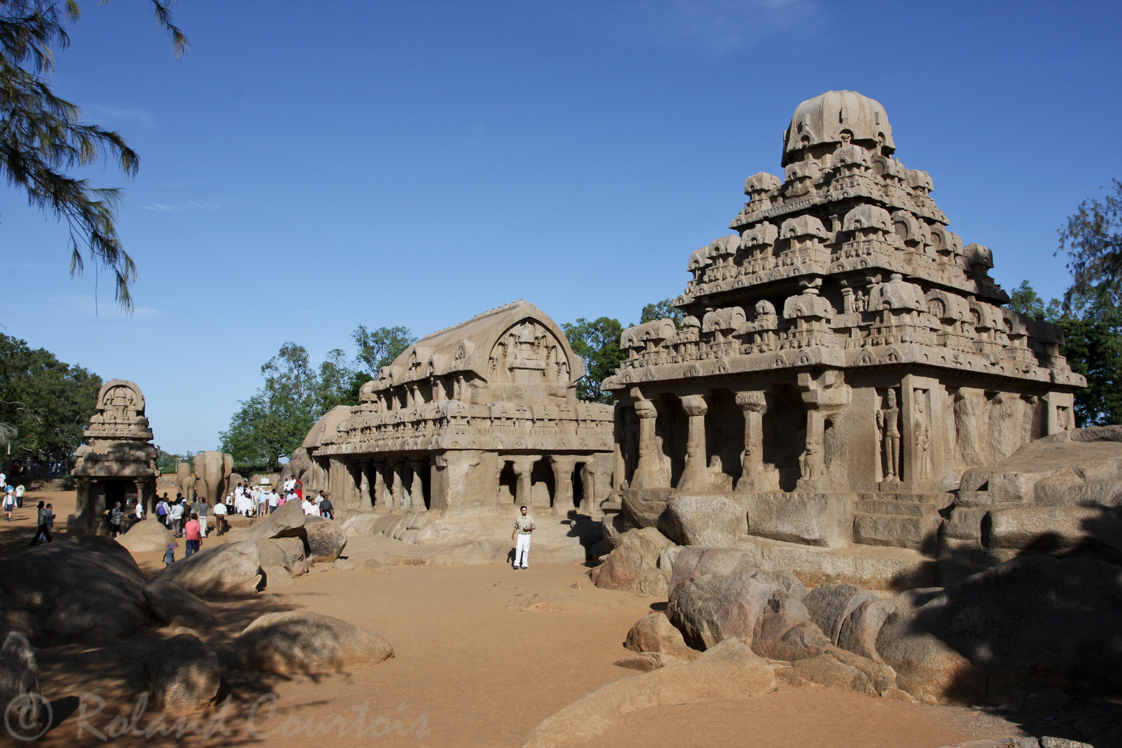 Rathas du Sud: excavés de la masse rocheuse. Rathas de Dharmaraja et de Bhima.