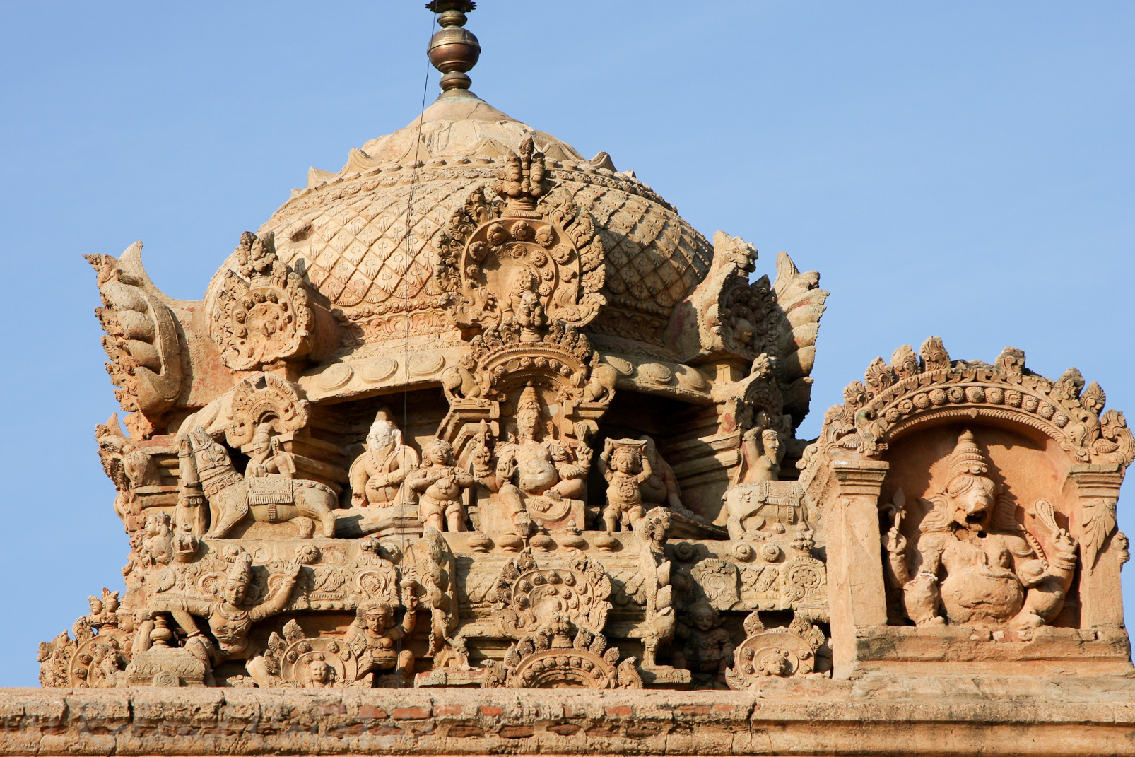 Temple de Brihadishwara: détail de la coupole de Subrahmanya