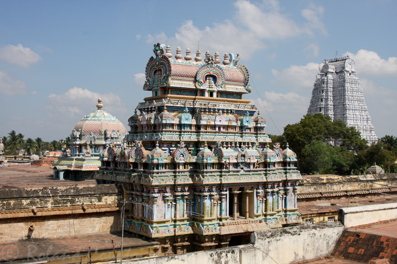 Temple de Srirangam: vue vers le sanctuaire au centre du temple.