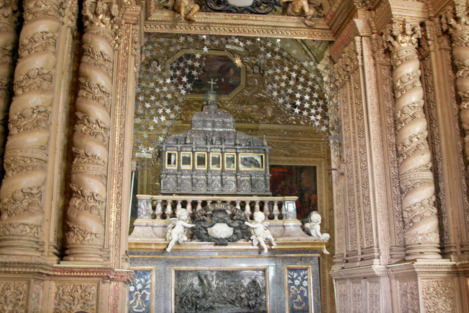 Le tombeau de St François Xavier, évangélisateur de l'Asie.