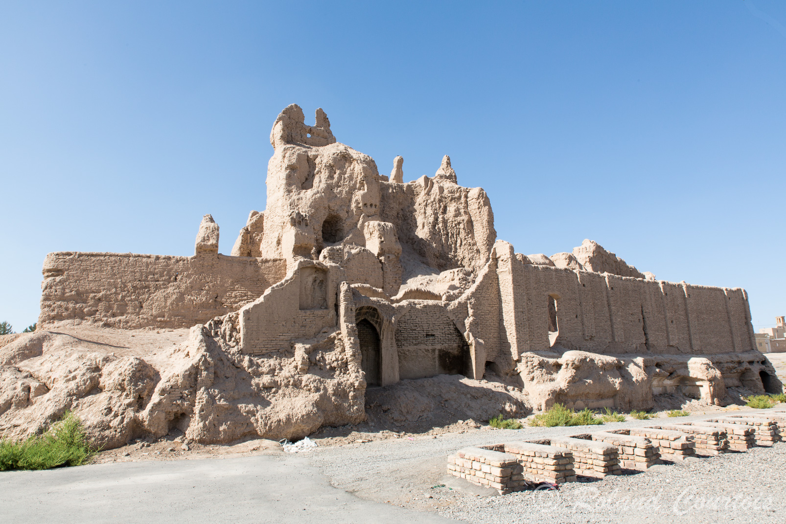 Ruines de la citadelle de Nâein