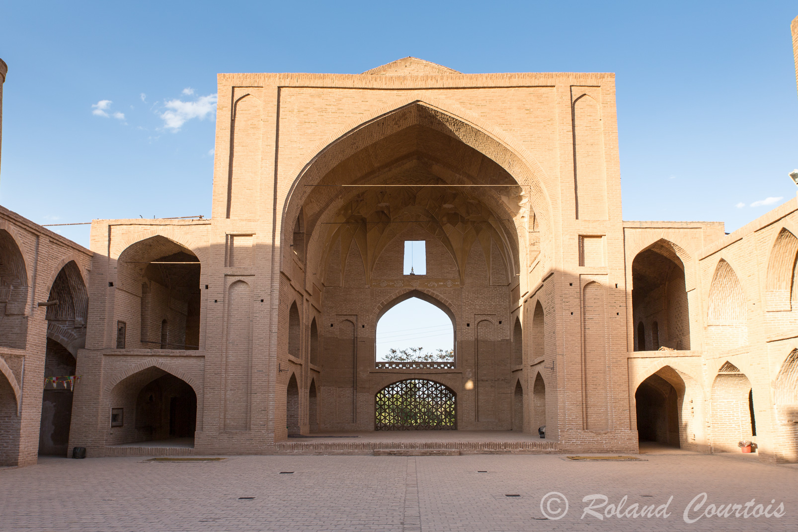 Cette mosquée du Vendredi fut fondée au IXème siècle. C'est l'une des plus anciennes de style persan.