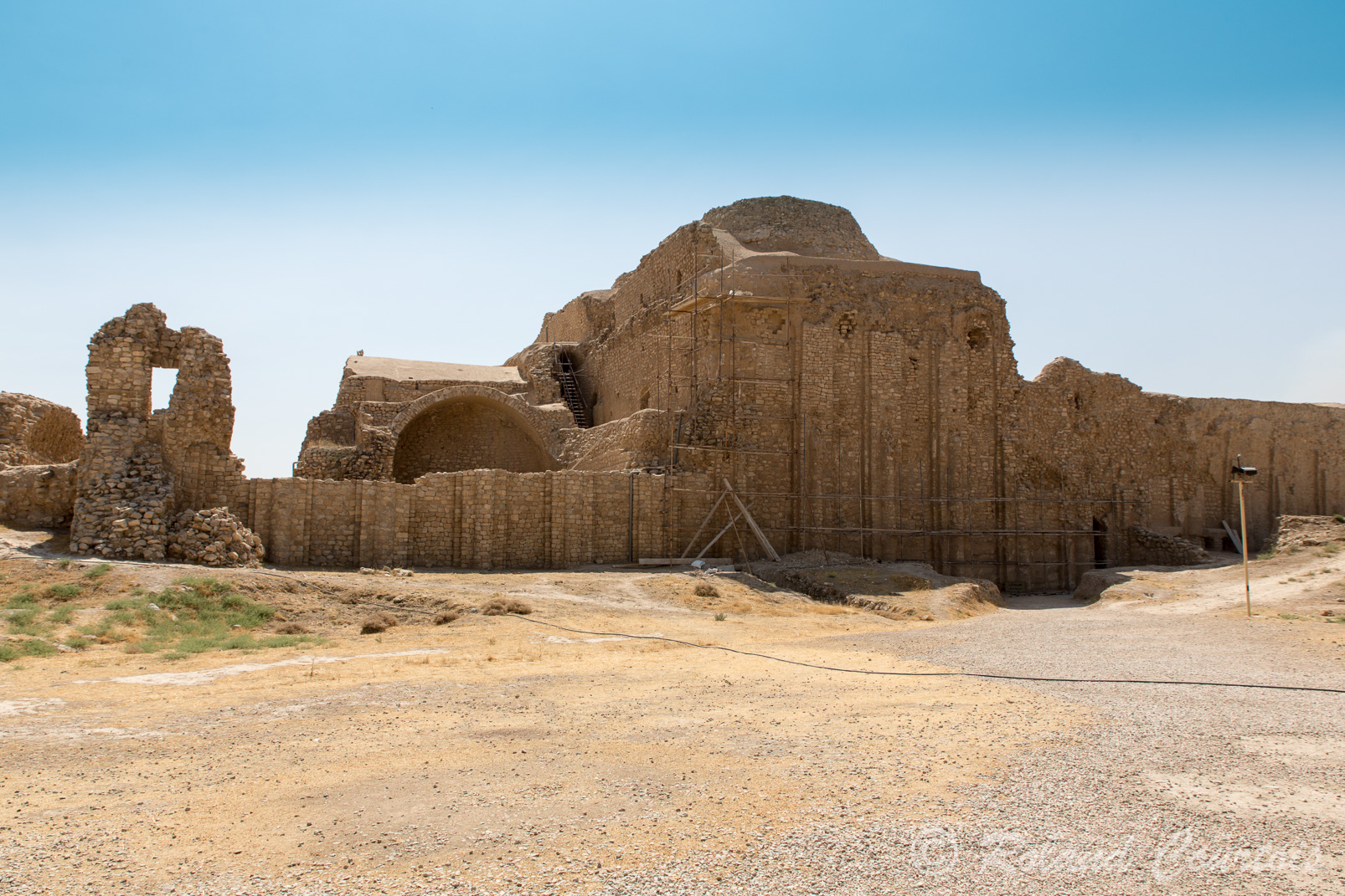 Firuzabad, vestiges du palais d'Ardéshir Ier qui fut peut-être le premier édifice à coupole édifié en Iran.