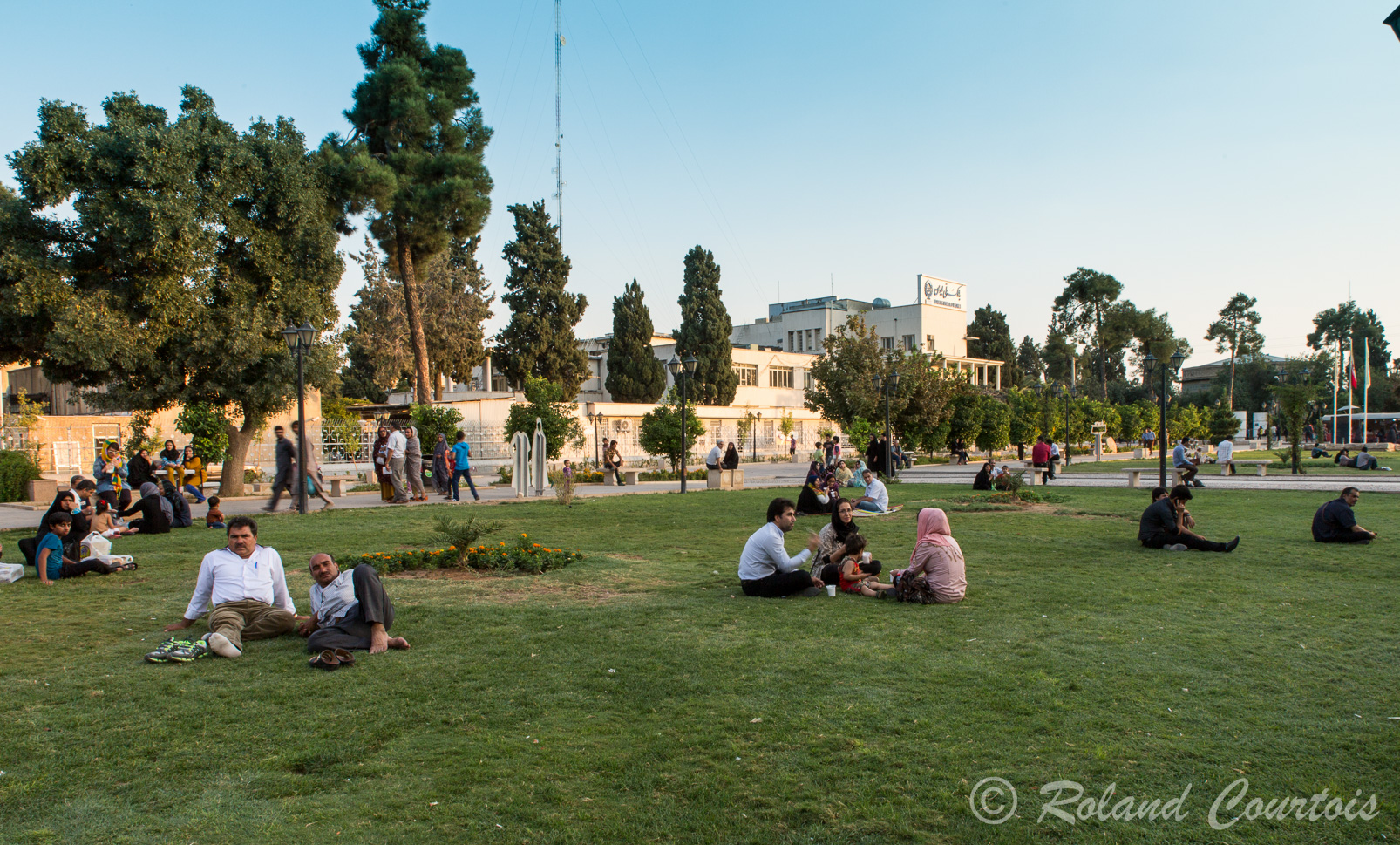 Devant la citadelle Karim Khan, à Shiraz.