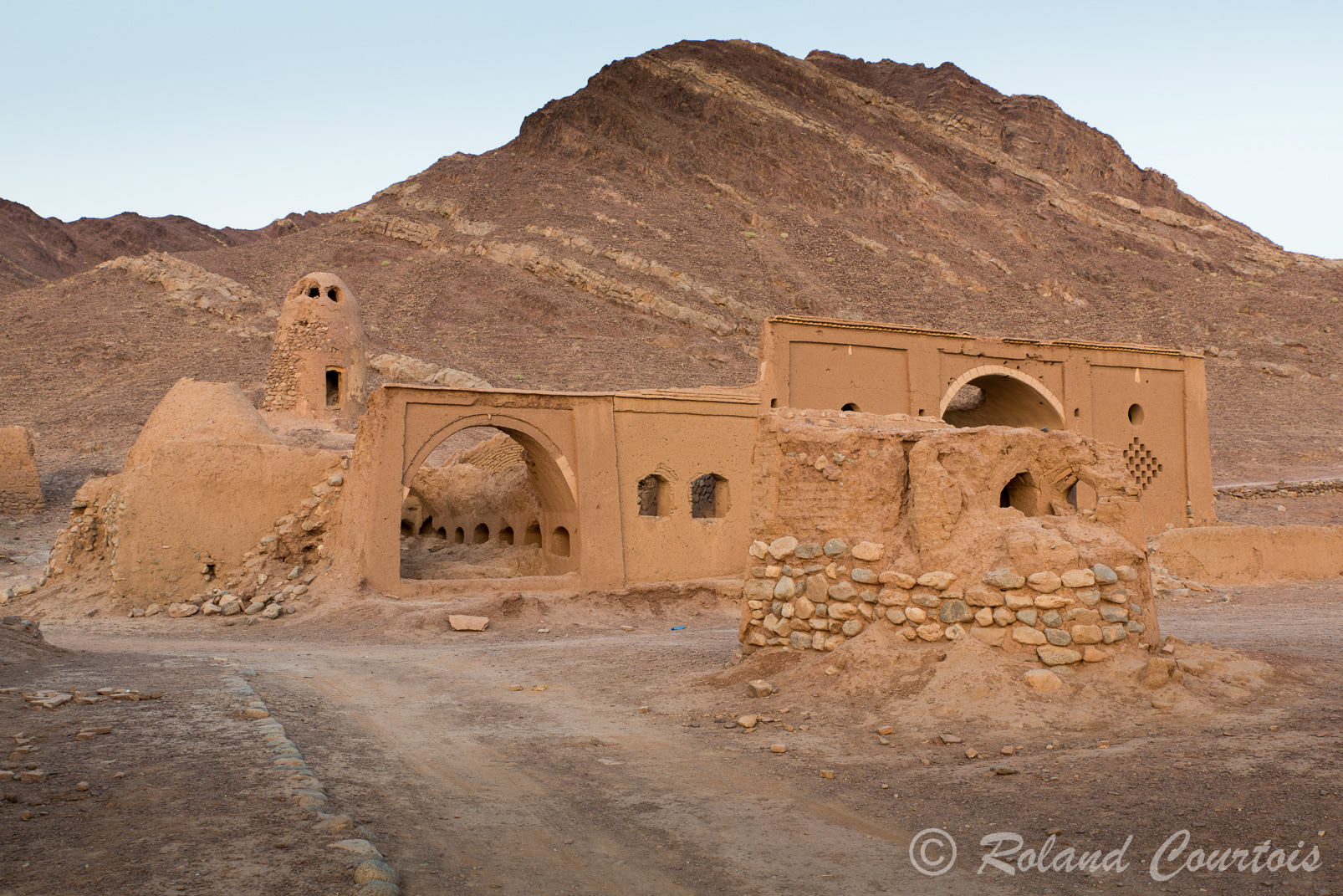 Ce village en ruine abritait les prêtres zoroastirens, gardiens de la Tour du Silence.