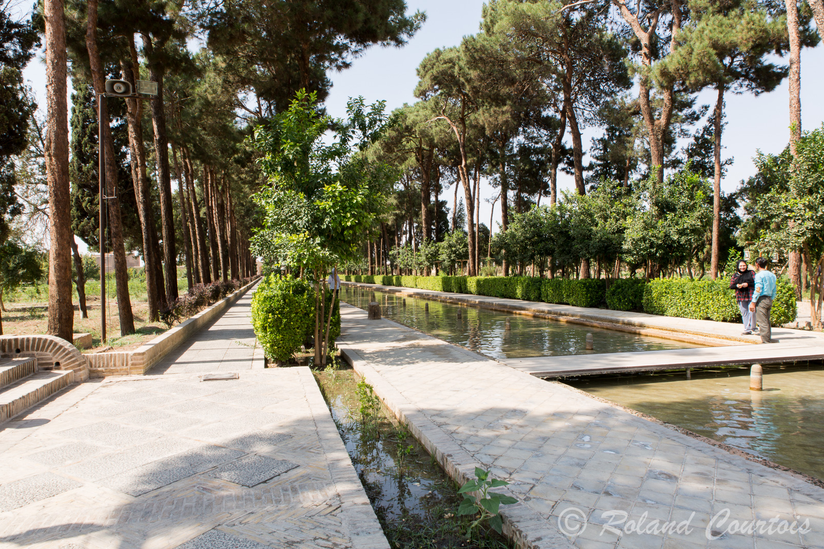 Palais de Dowlat-Abad dans un beau jardin persan.