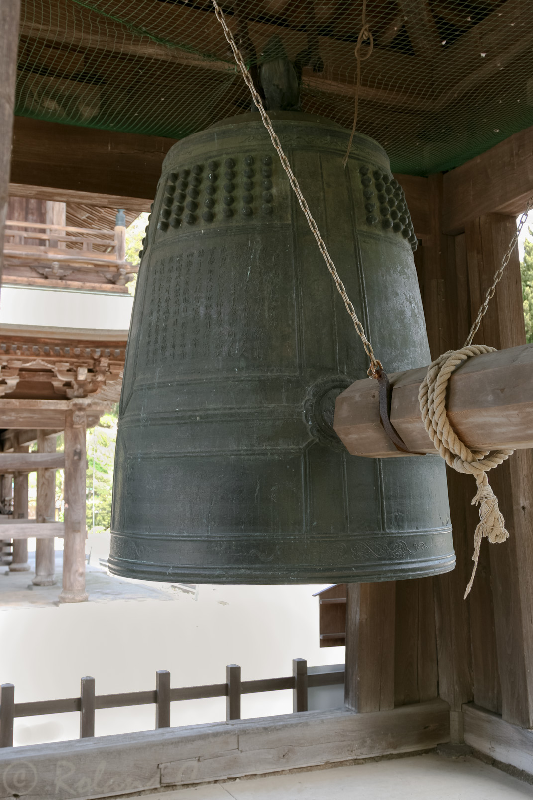 Cette cloche (Bonsho) fut coulée en 1255 et fait partie du temple Kencho-ji.