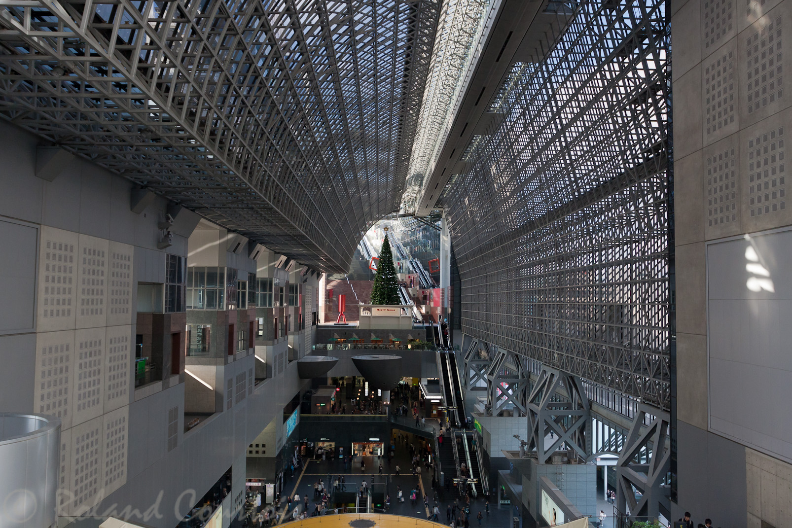 Gare de Kyoto, oeuvre de Hiroshi Hara.