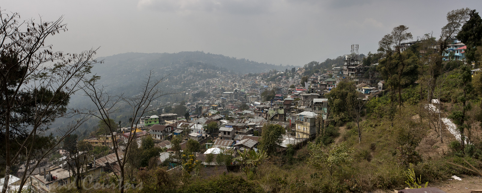 Monastère de Tharpa Choling. Ce temple surplombe la vallée de Kalimpong.