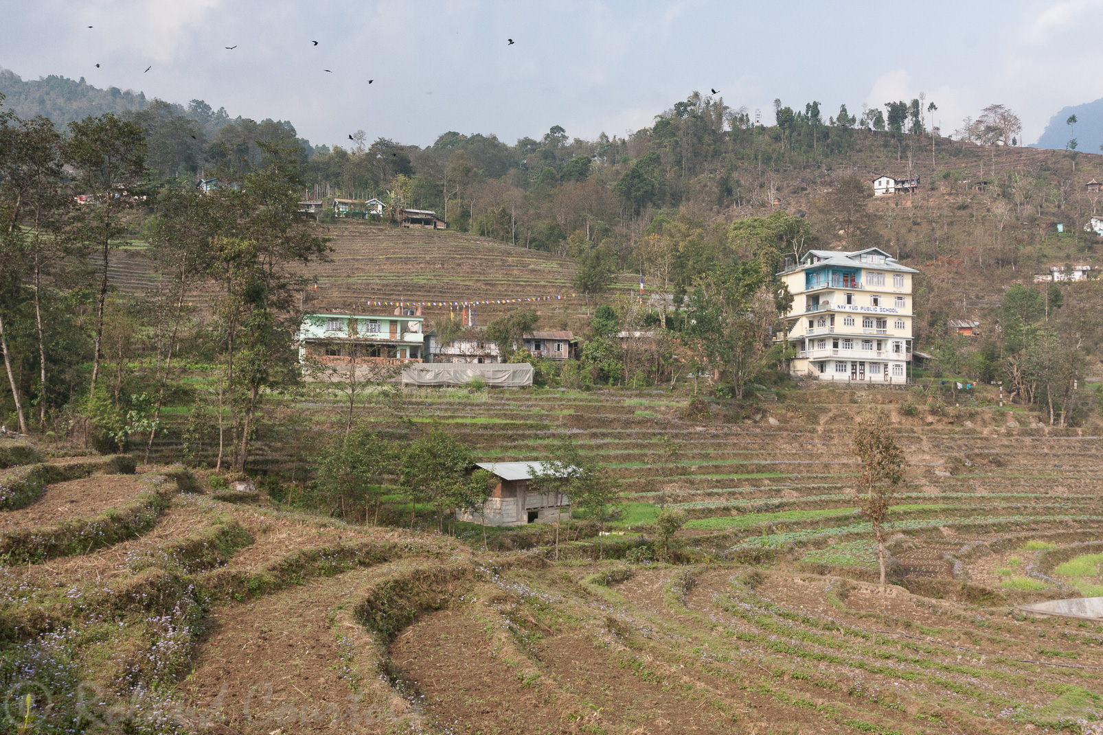 Batiment récent construit pour implanter une école dans un village du Sikkim.