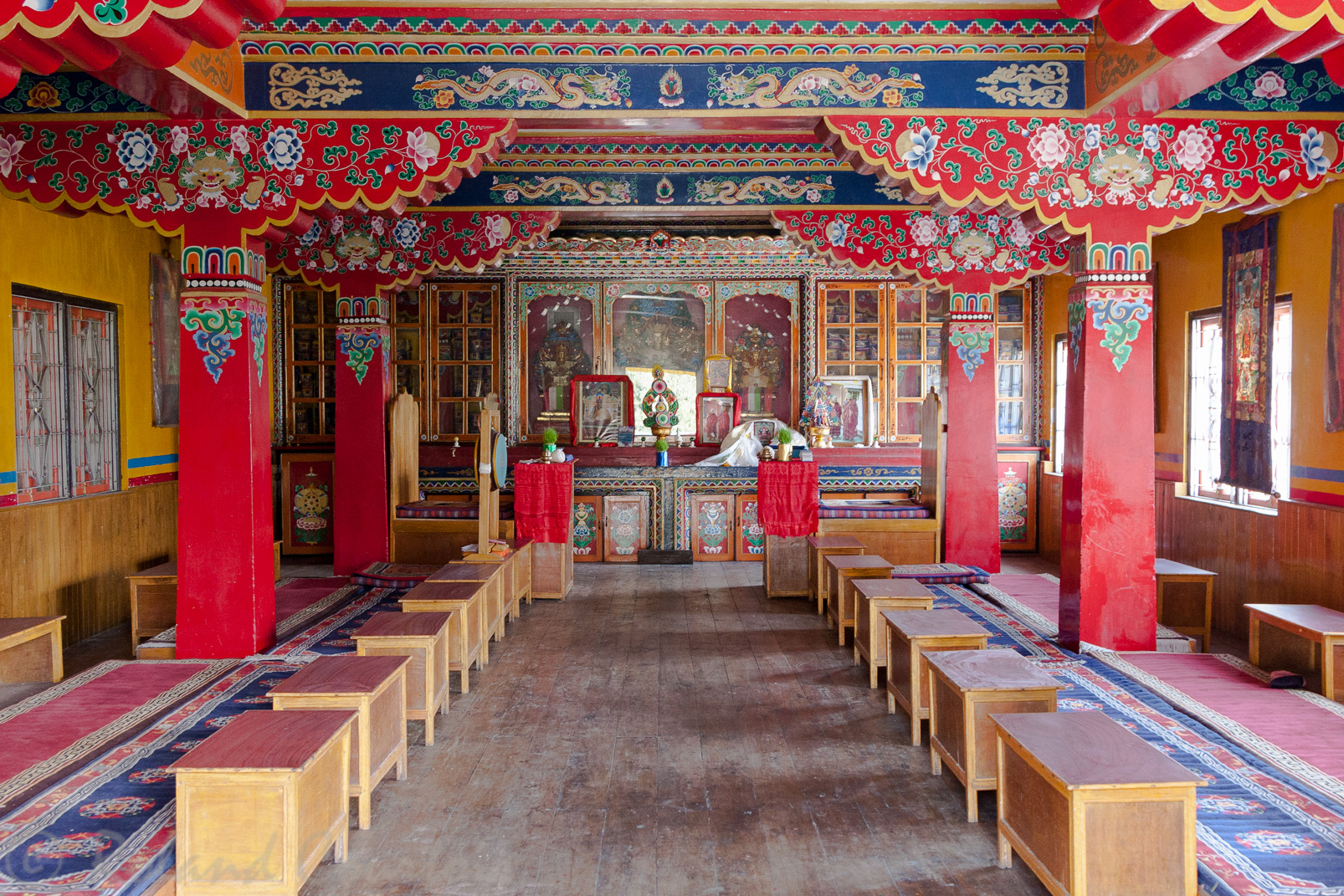 Monastère Yungdurng Bön. Salle de prière