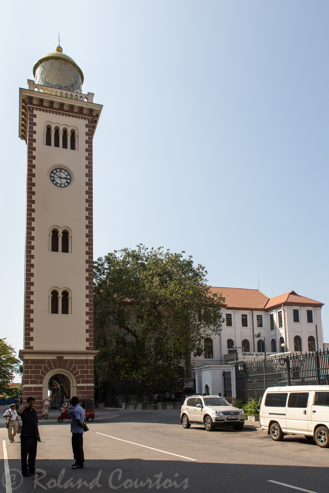 Colombo et son centre-ville. La tour-phare avec son horloge date 1857; elle a fonctionné jusqu’en 1952.