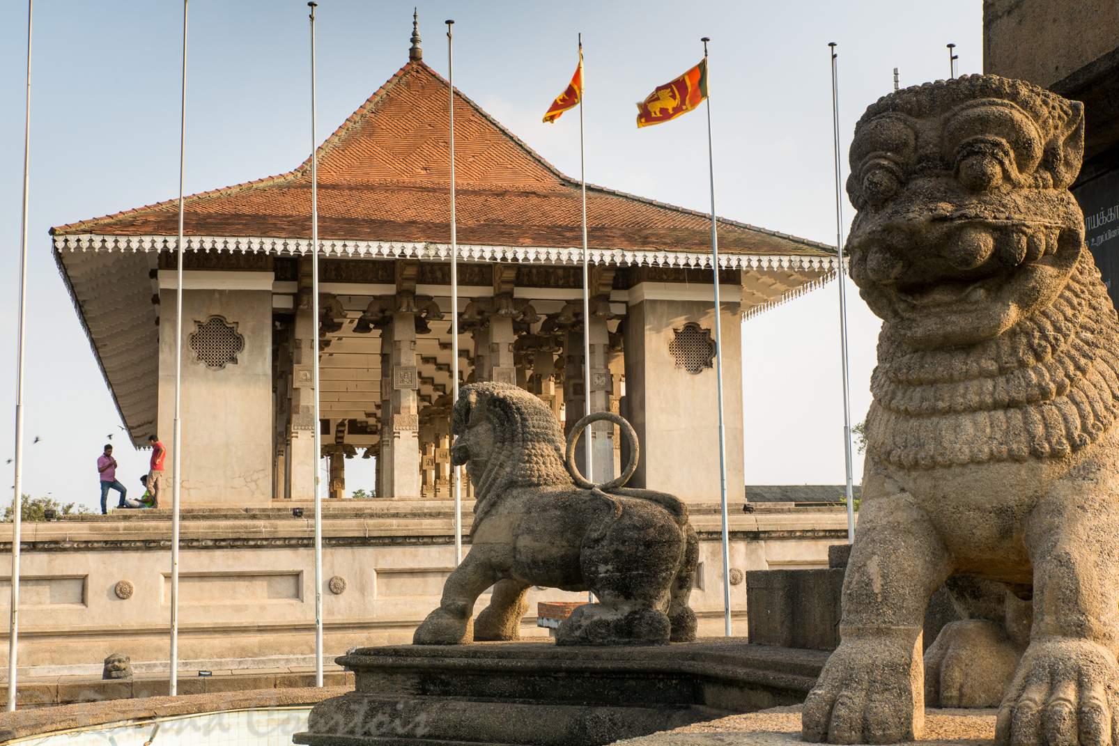 Place de l'Indépendance. Avec le lion, symbole du Sri Lanka.