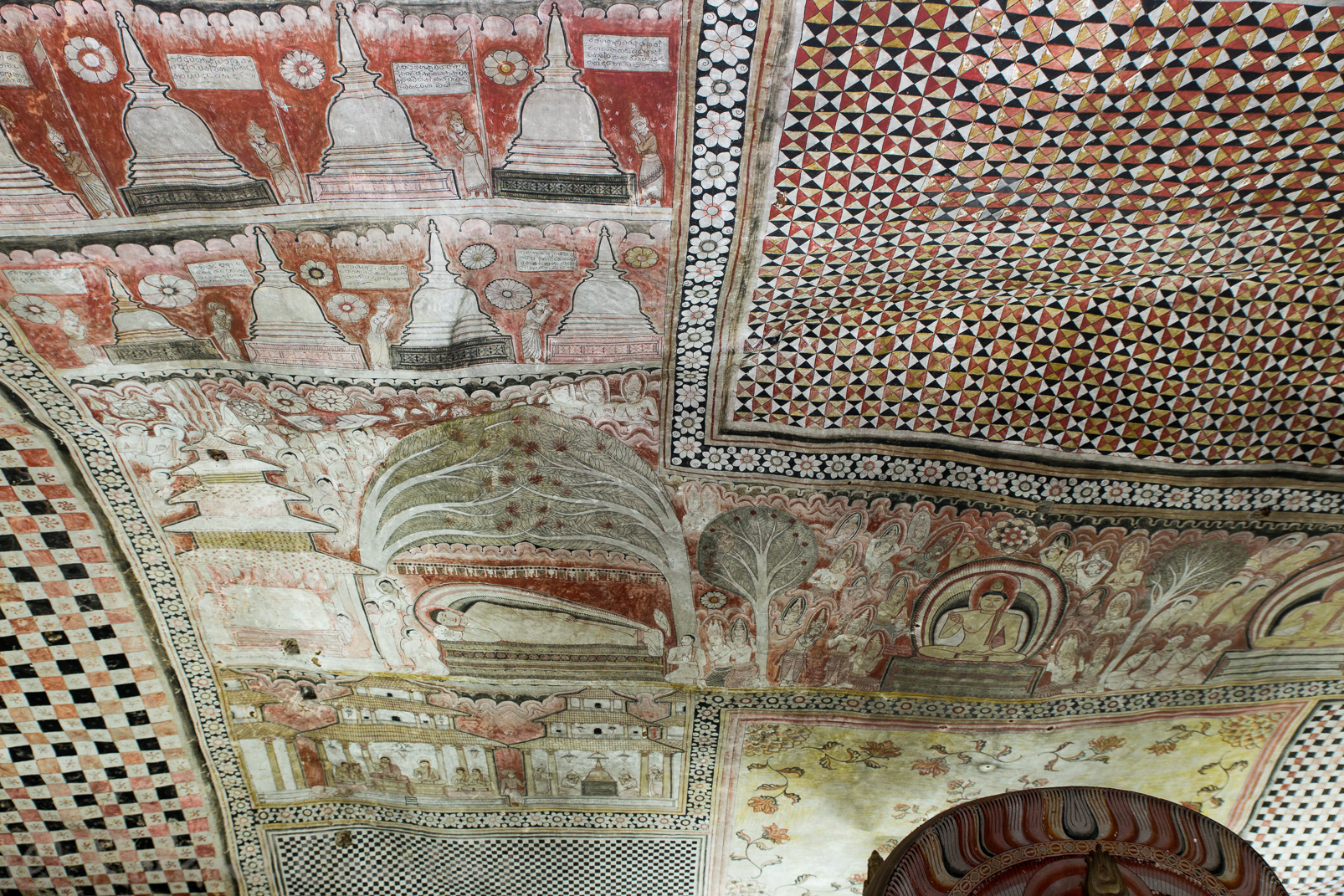 Grottes de Dambulla. Remarquable peintures murales bouddhiques.