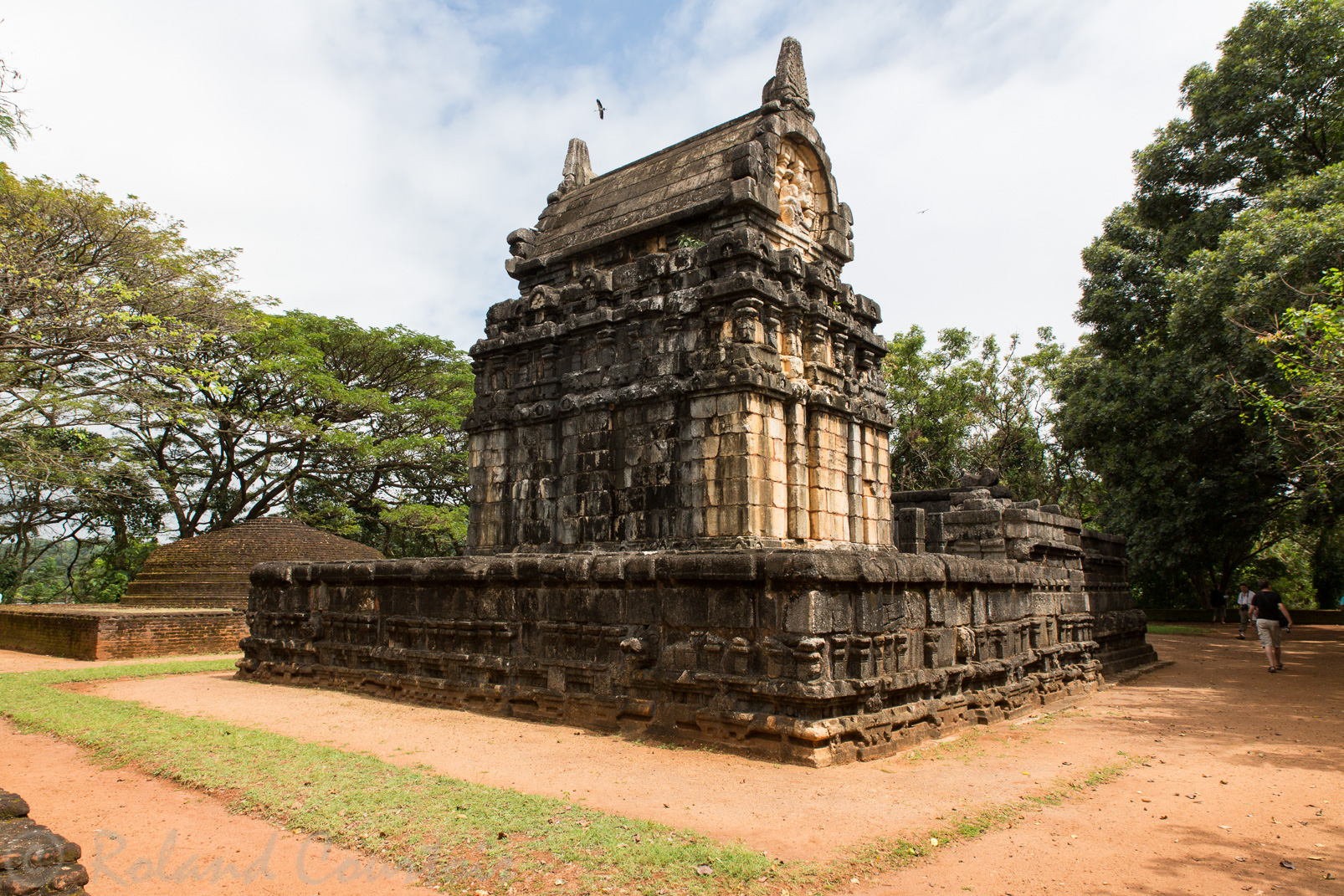 Nalanda Gegide. Bati dans le style des temples hindous de l'inde du sud.