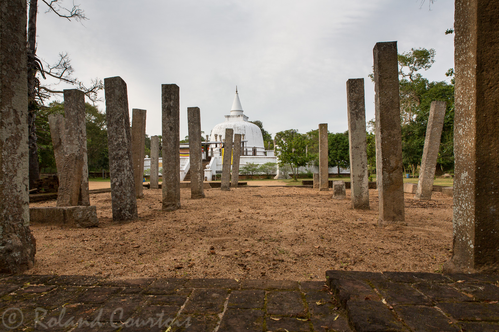 Site de Anuradhapura. Le stupa Lankarama date du premier siècle avant notre ère.