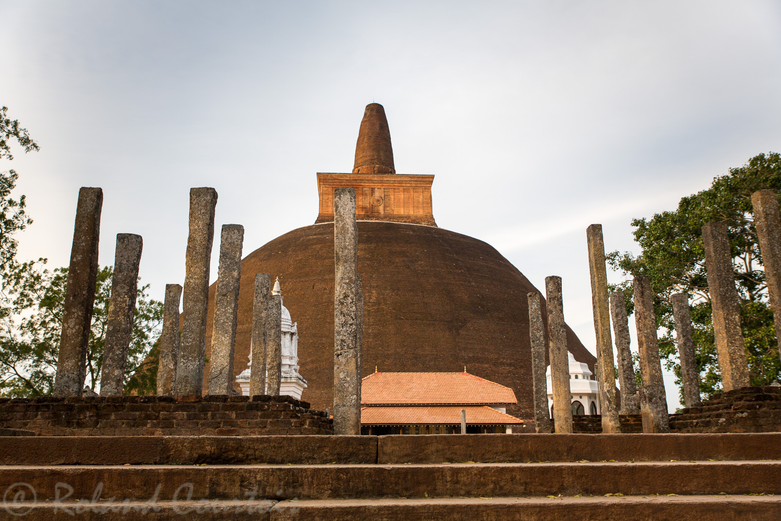 Abhayagiri Dagoba. Ce stupa  date du 1er siècle av JC.