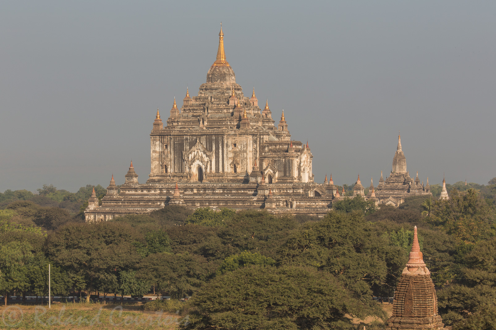 Temple Thatbyinnyu, l'un des plus imposants de Bagan.