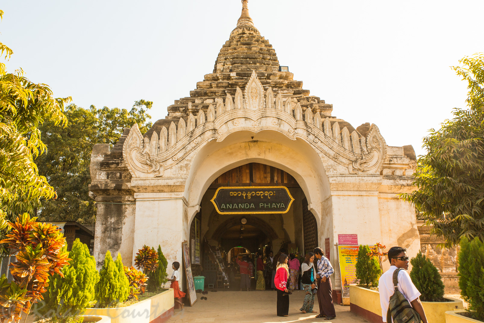 Entrée principale du temple Ananda