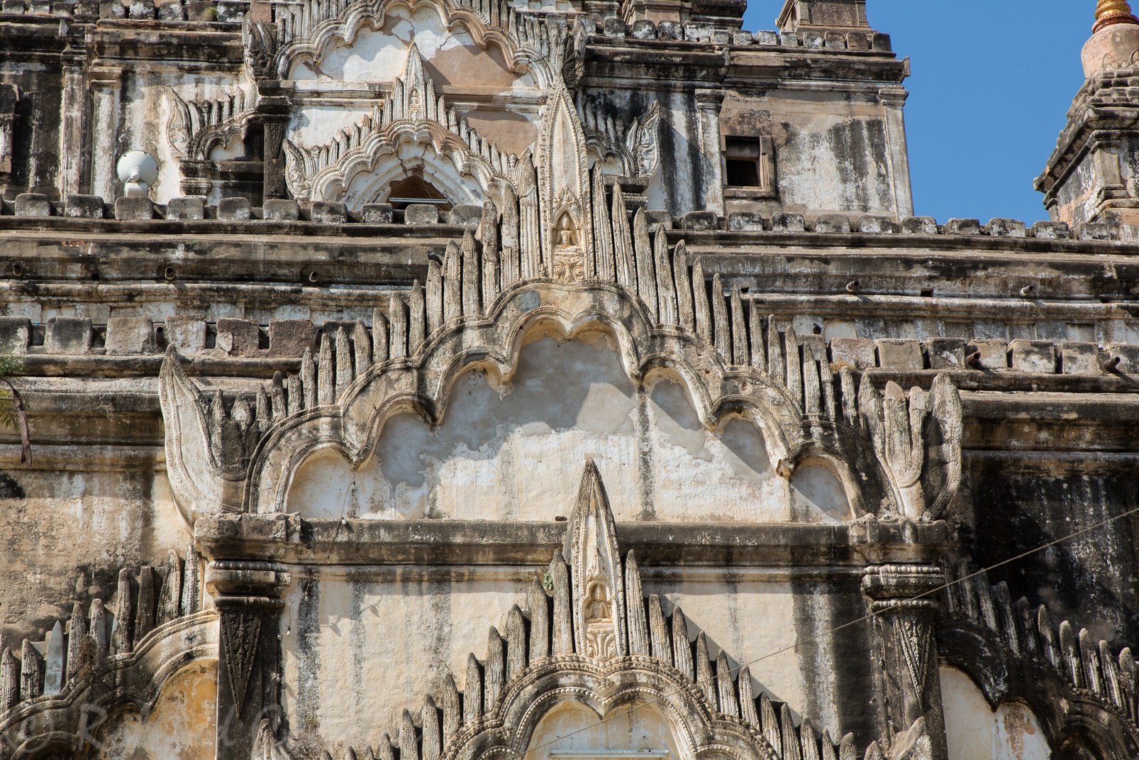 Temple Thatbyinnyu, détail de la facade.