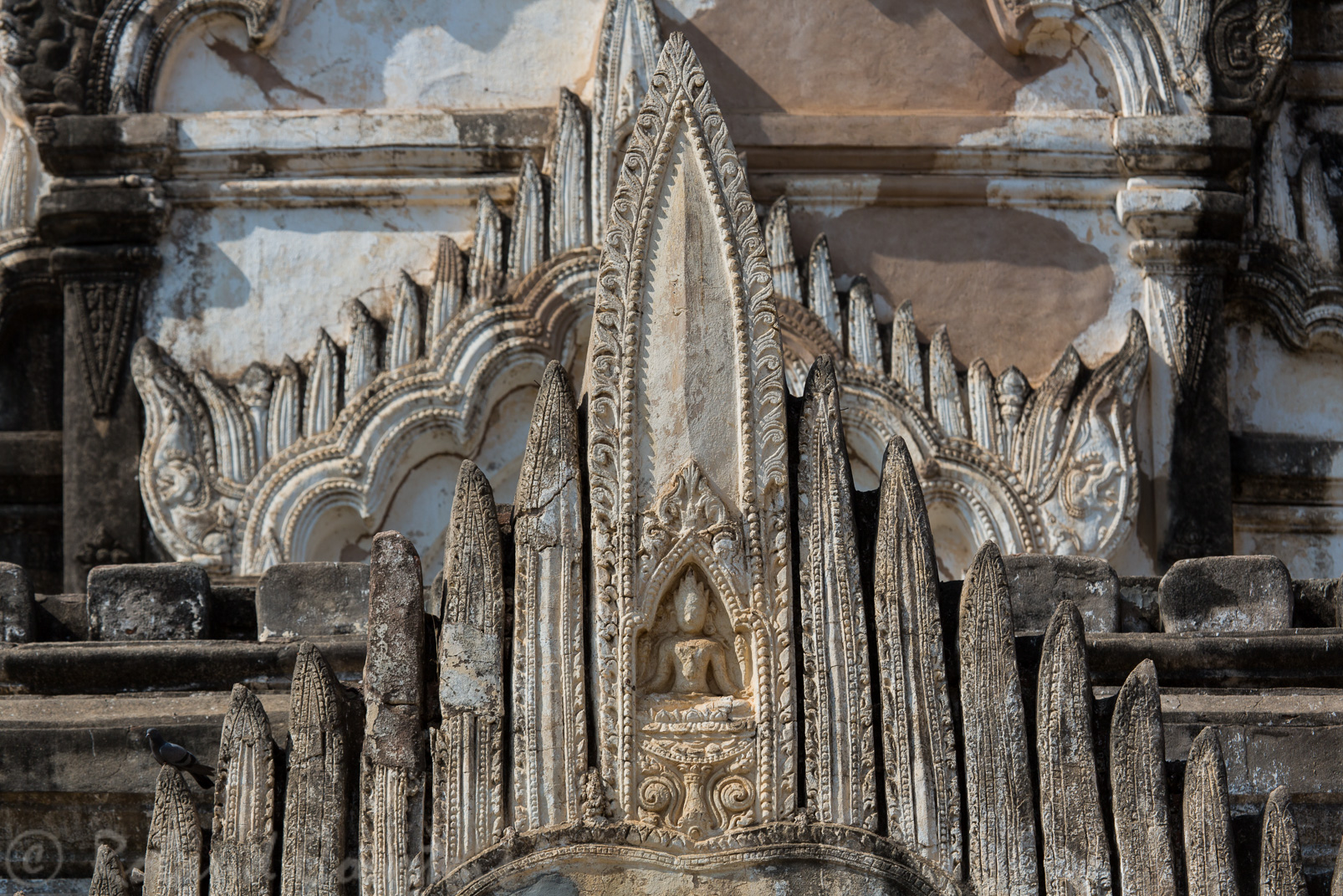 Temple Thatbyinnyu, Détail du portail de l'une des entrées.