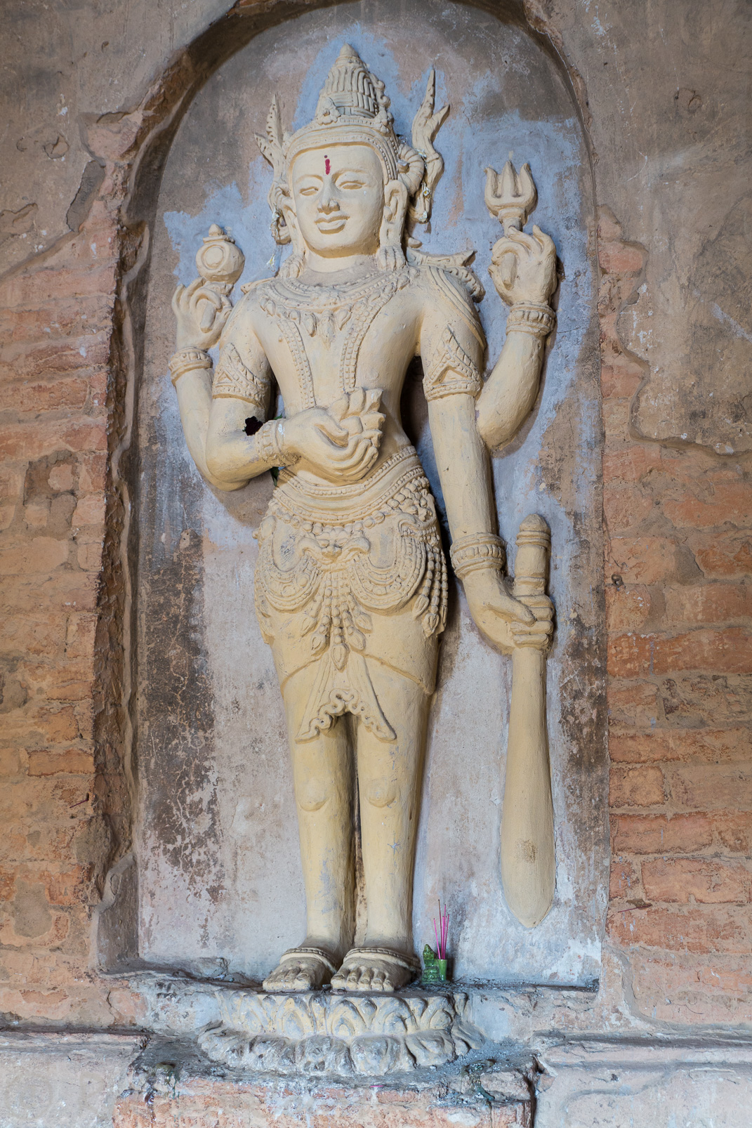 Le temple Nat Hlaung Kyaung « sanctuaire abritant les esprits » est un temple consacré à Vishnou.