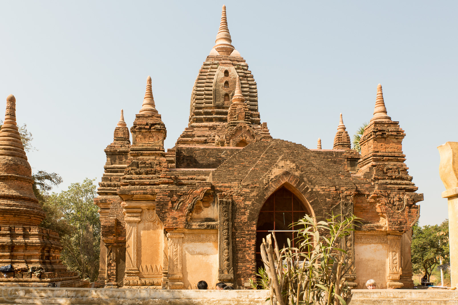 Le temple Myin Kaba Gubyiaukigyi dont le nom signifie « grande grotte aux couleurs chatoyantes ».