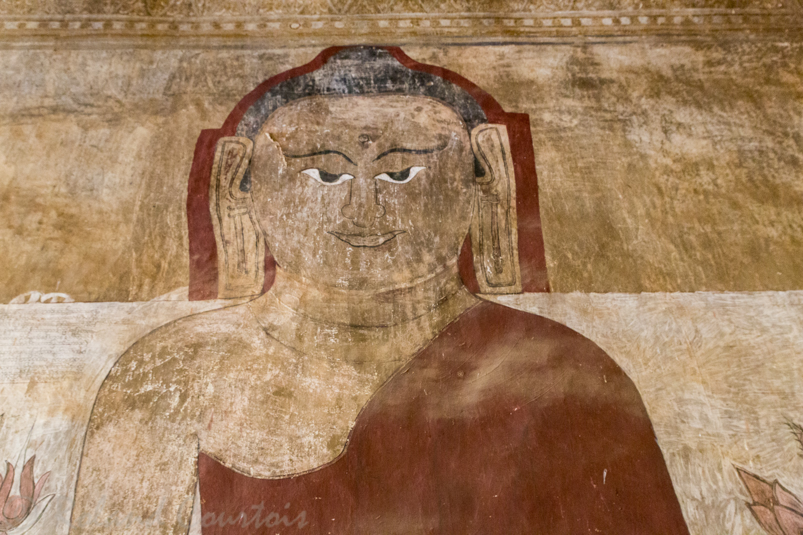 Le temple Sulamani, avec un petit vestibule qui recèle un grand portrait de Bouddha parmi de belles fresques.
