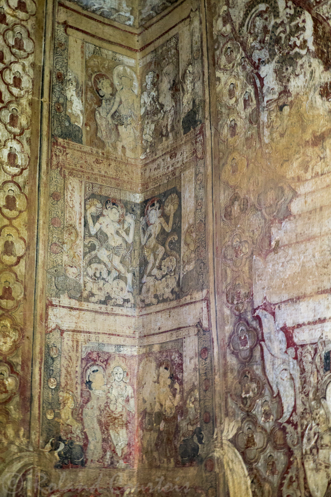 Le temple Paya Thon Zu. Les intérieurs recèlent de superbes peintures murales d’inspiration tantrique et mahayaniste.