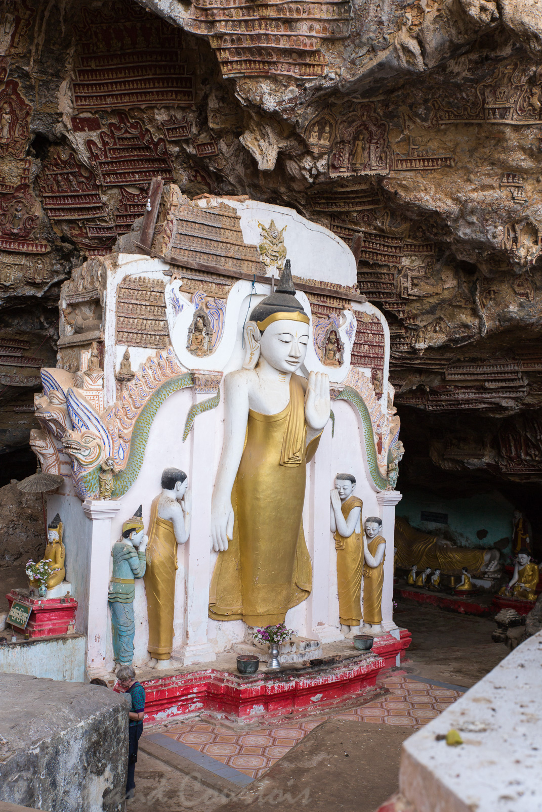 Grottes Kaw Gun  avec plein d'images du Bouddha (ex-voto).