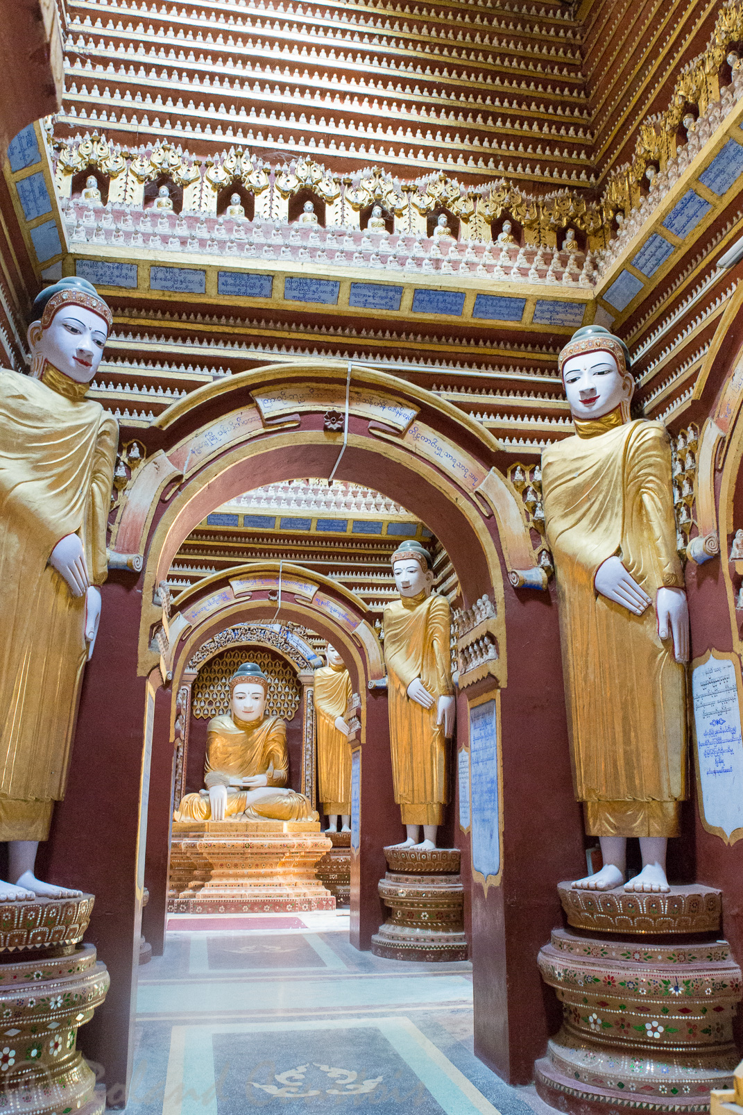 La pagode Thanbodday (Sambuddha Kat Kyaw) : L’intérieur comprend plus de 582.000 figures de Bouddha.