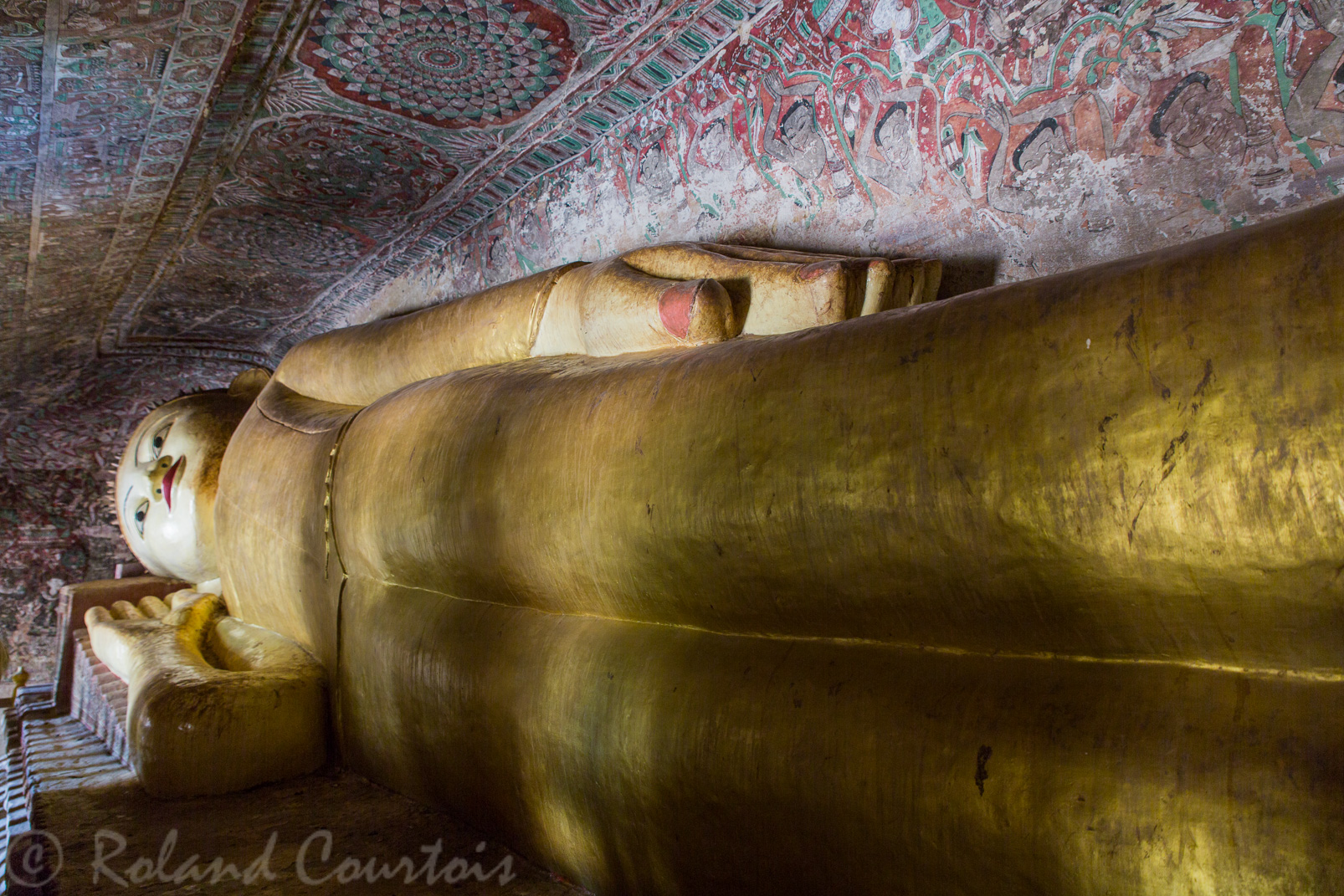 Les grottes de Hpowintaung contiennent  de magnifiques peintures et ce grand Bouddha couché.