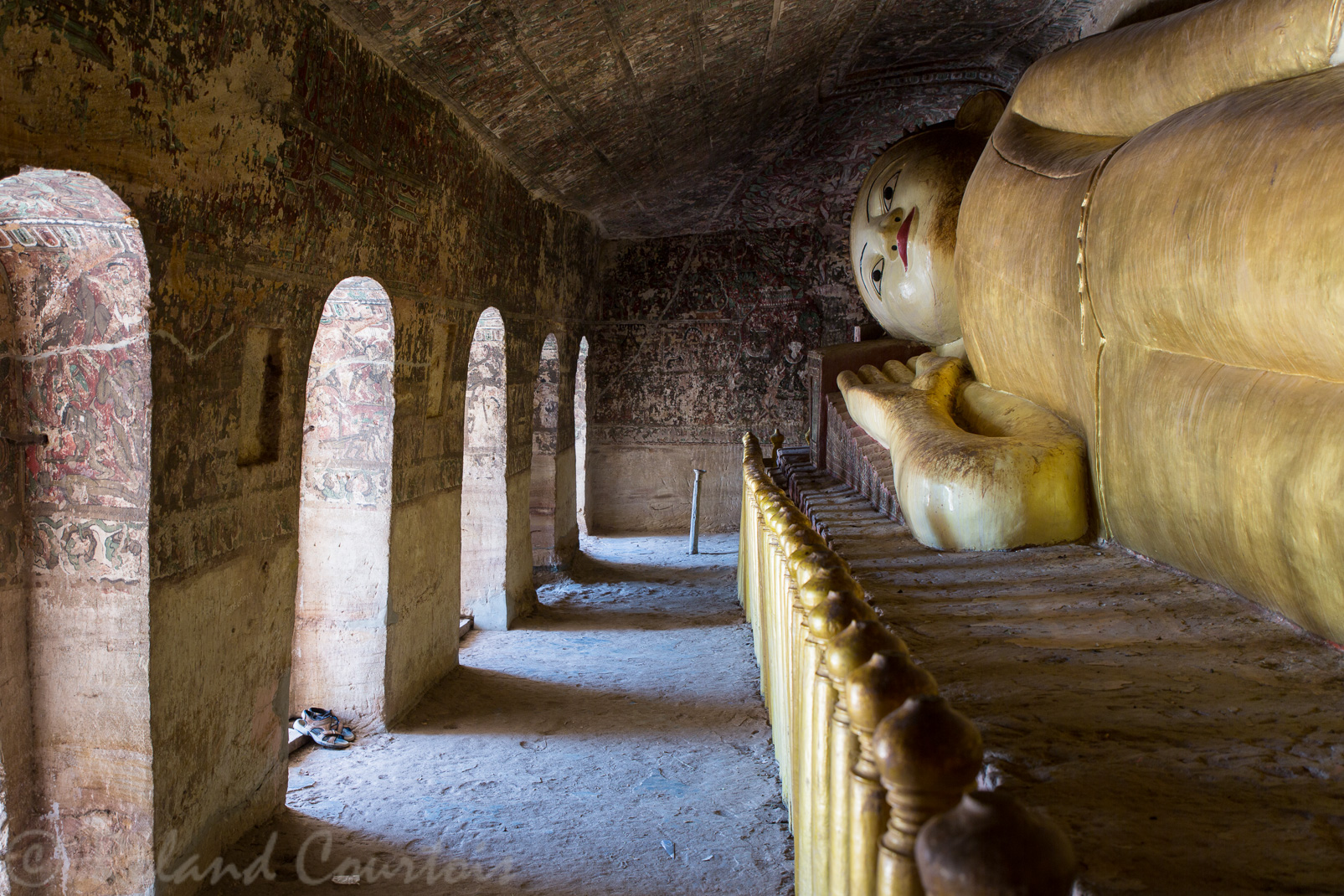 Les grottes de Hpowintaung contiennent  de magnifiques peintures et ce grand Bouddha couché.