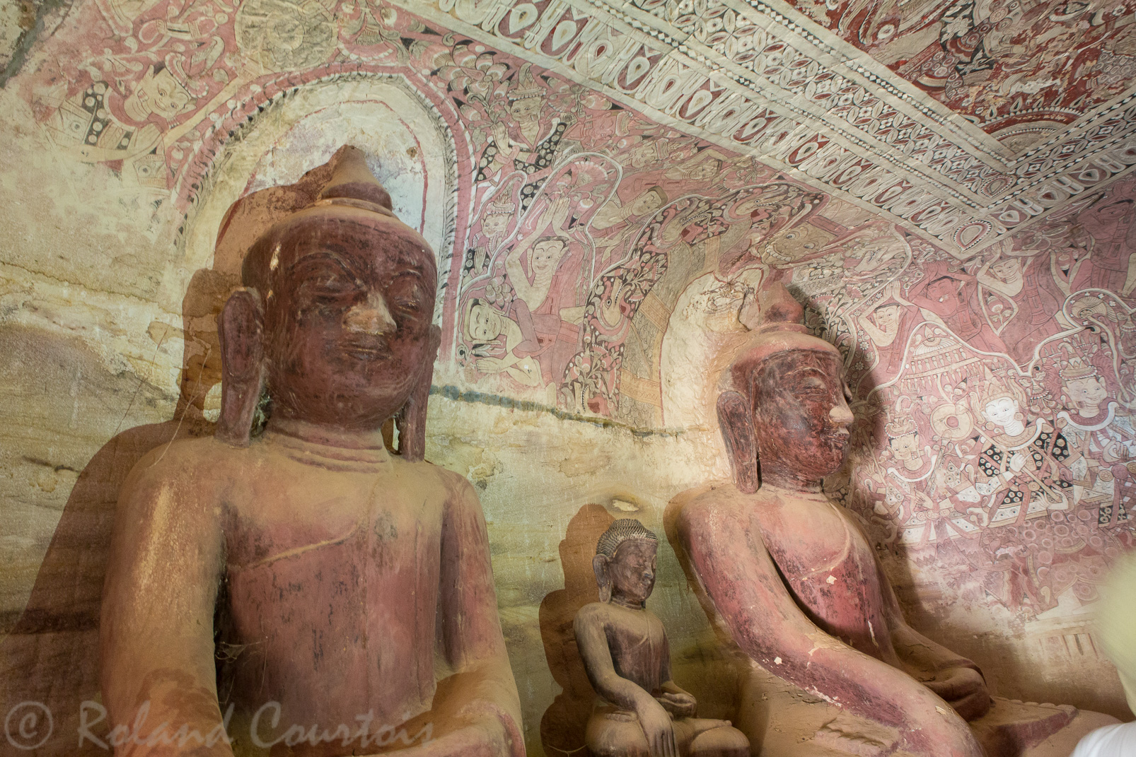 Les grottes de Hpowintaung contiennent  de magnifiques peintures, du XIVe au XVIIe siècle. De style Nyaung-yan, on n’en voit nulle part ailleurs. Elles présentent des scènes royales ou liées au Bouddhisme.