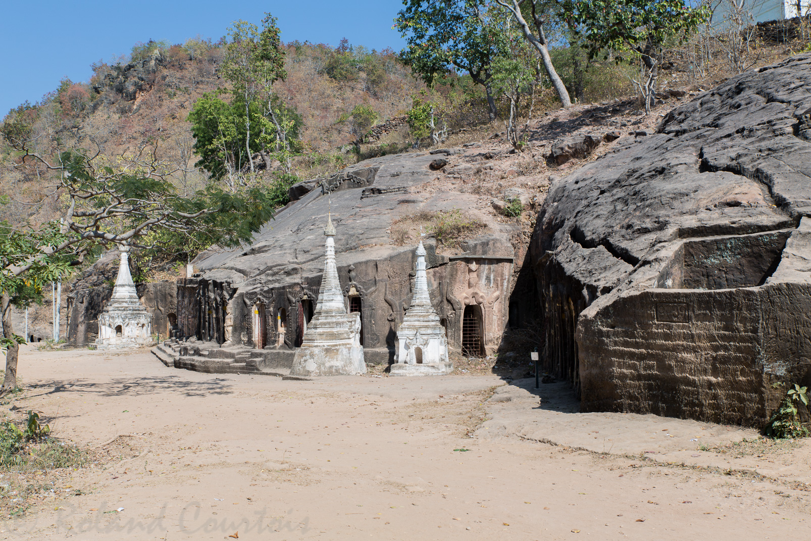 Les grottes sculptées de Hpowintaung datent du XIVe au XVIIe siècle.
