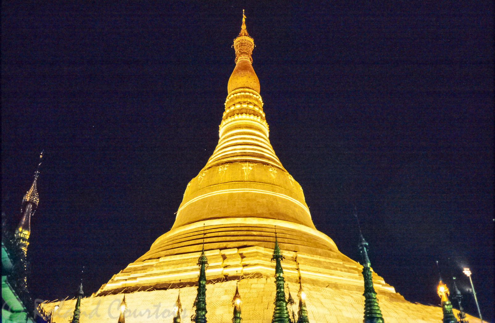 Pagode Swedagon la nuit (photo ED 1979)