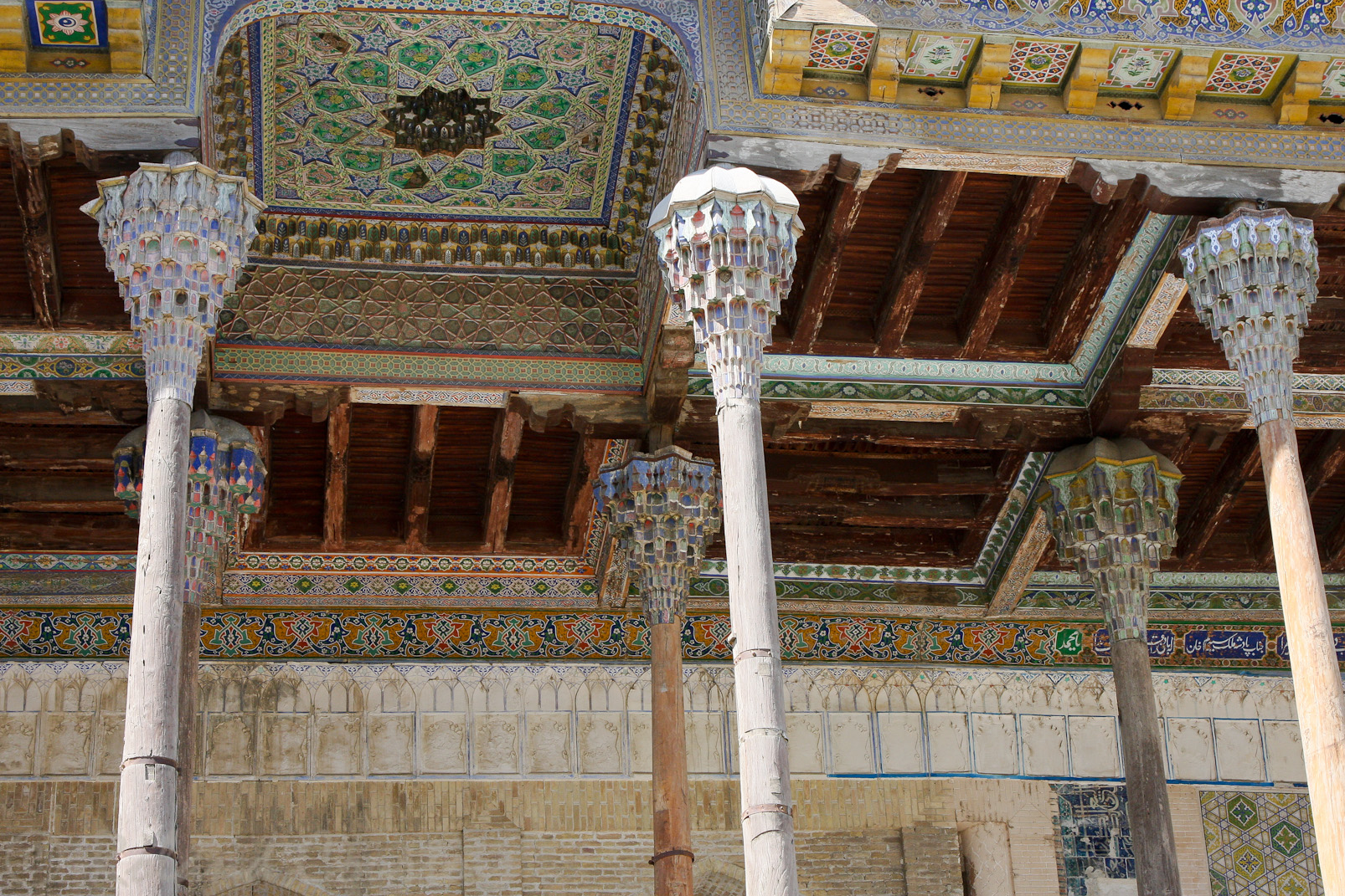 Mosquée de Bolo-Khaouz, détail du plafond du péristyle.