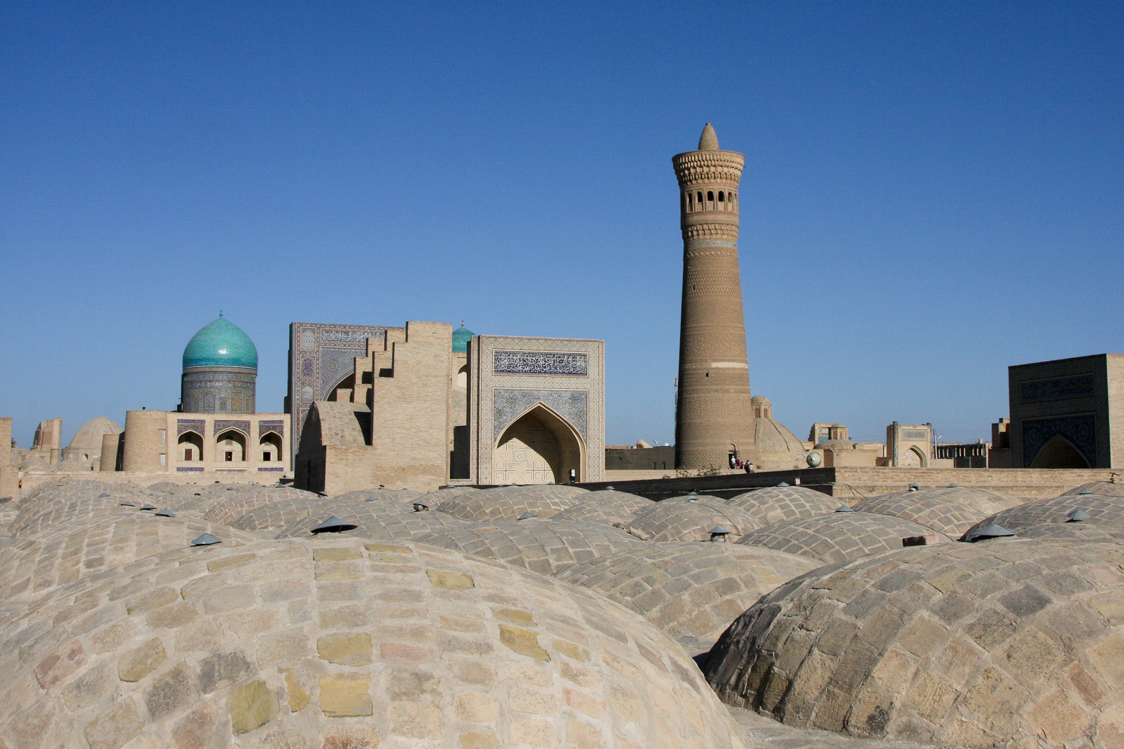 Ensemble Po-i-Kalon, il comprend une mosquée qui est une des plus anciennes de l'Asie Centrale.