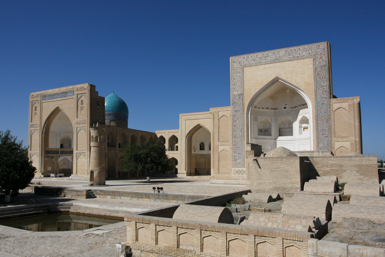 Nécropole Tchor-Bakr, construite vers 1560 autour des tombeaux des 4 descendants du prophète.